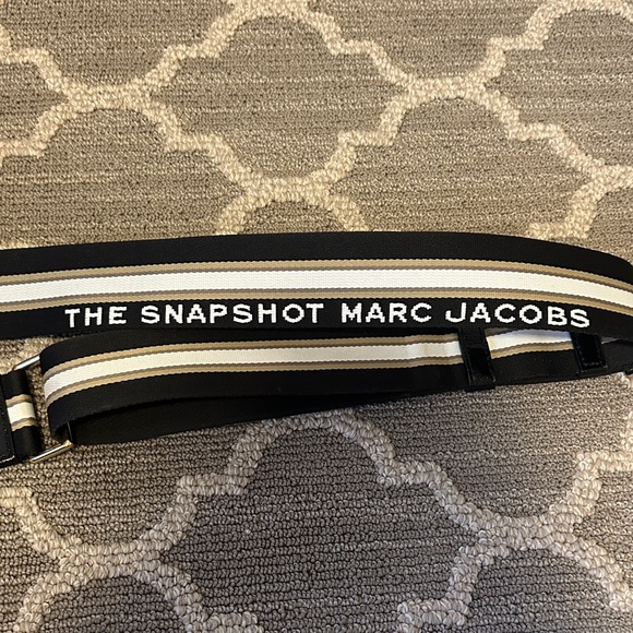 Marc Jacobs Snapshot Black and Cream Crossbody Bag - Picture 8 of 11
